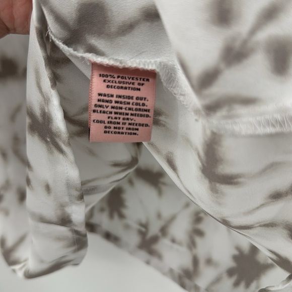 Juicy Couture Cold Shoulder Top-Size Large - Picture 7 of 8